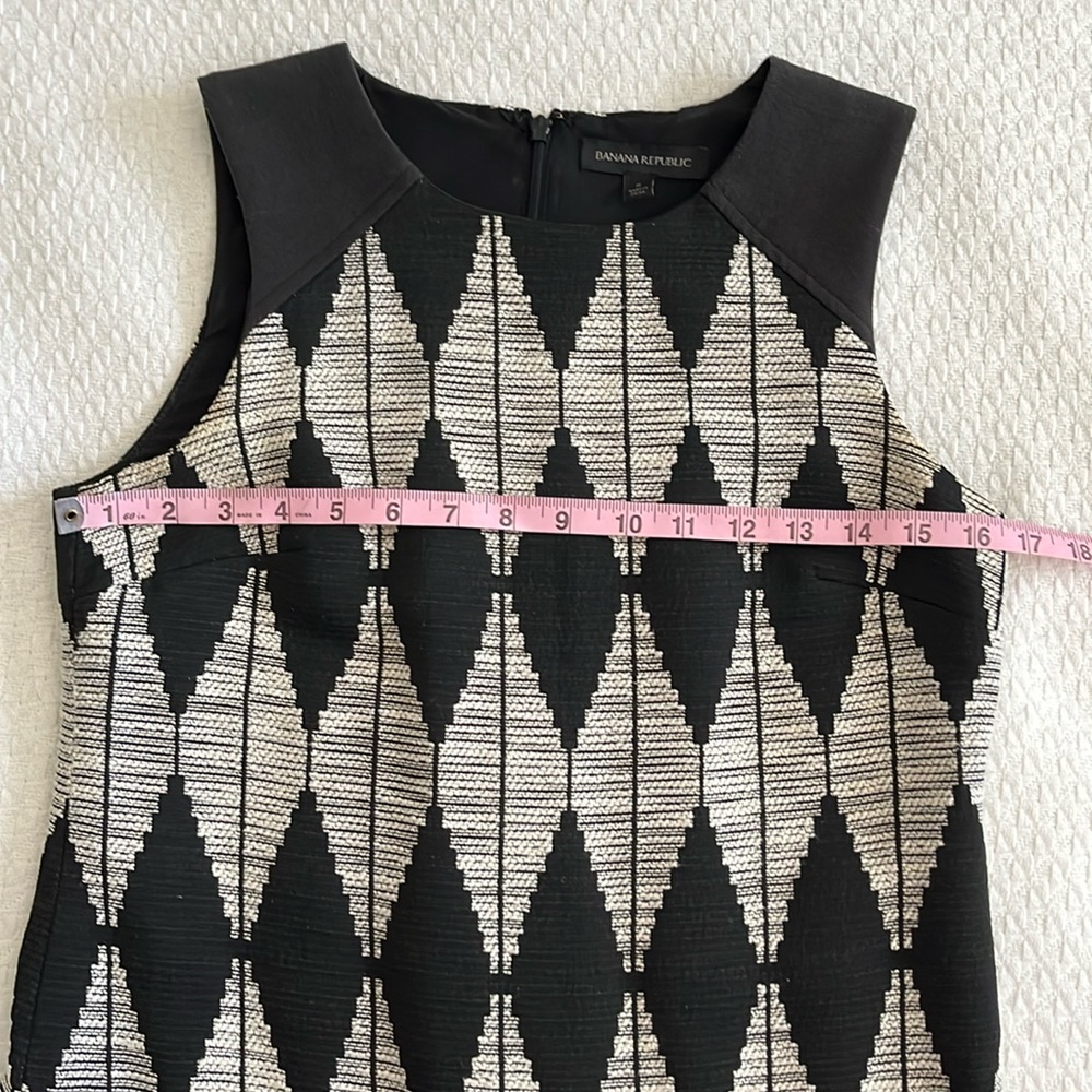 Banana Republic sleeveless Diamond Jaquard dress - Picture 6 of 10